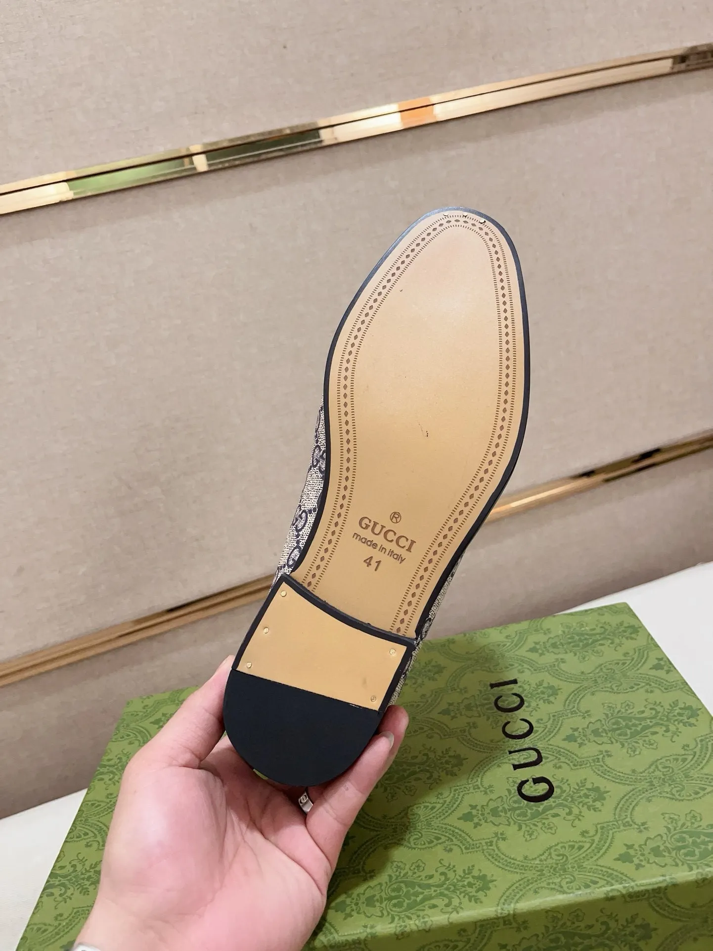 Men's shoes 💰: 520💰 (GUCCI) New product series ss hot new products 💢 💠 Casual suit shoes 👞, top imported materials Upper hardware buckles and shoe side logos, insoles and soles with brand logos 💠 💎 Upper: imported PVC material 100% 💎 Lining: cowhide/100% 💎Feet: cowhide/100% 💎Sole: rubber/100% 💎SIZE: 38 39 40 41 42 43 44 Can be customized 45